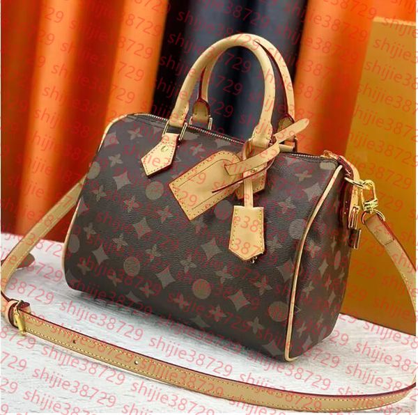 2025 Luxurys Designers Fashion bag Shoulder Bags Lady Totes handbags With Key Lock Strap Dust Bag women Purse bag