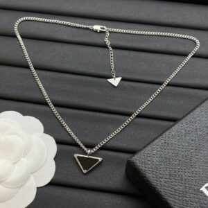 Designer Letter Necklace Brand Pendant Triangle Gold Plated Couple Necklace Choker Chain Womens Wedding Luxury Jewelry Gift