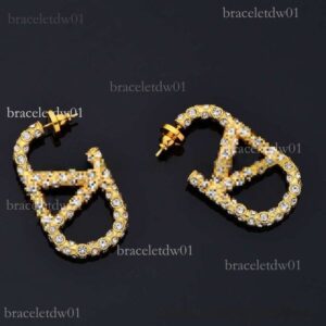 E-shaped Diamond-encrusted Letter-shaped Earrings In V Shape, Elegant And High-end Fashion. Part Of The Colorful Summer Collection. Ideal Valentine's Day Gift.