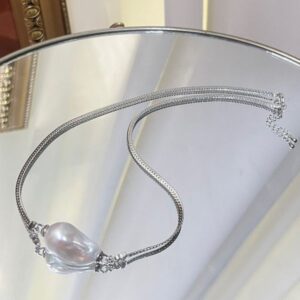 Chic Blue-Toned Pearl Choker with Sophisticated Baroque Accents for Modern Elegance
