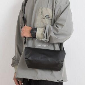 Korean fashion men's and women's crossbody bag casual personality ins shoulder bag trend small body bag out of the street crossbody dumpling bag