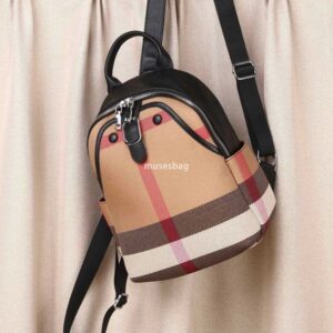 A niche design European and American retro leather canvas backpack women's new daily travel backpack commuting essential crossbody bag handbag