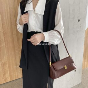 Fashionable and trendy new niche design underarm bag vintage bag hand-held single shoulder handbag women's bag French stick bag trendy bag