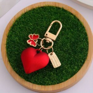 Creative couple heart-shaped butterfly car keychain, cute pendant for bags, accessory for keychains, exquisite gift, present