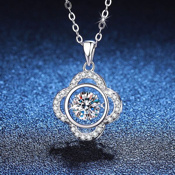 Luxurious 4-Petal Clover Shape Necklace Crafted from High-Quality S925 Sterling Silver Fitted With A Single 1 Moissanite