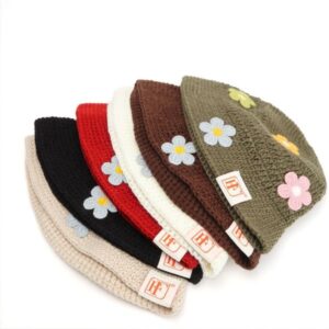 Qingqing's new handmade flower knitted woolen hat – perfect for children and autumn/winter, versatile and suitable for all face shapes, like a little fisherman's hat.