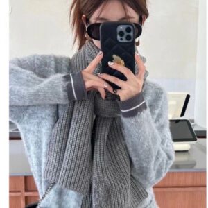 The new cashmere knitwear collection featuring classic letters is modern and fashionable made from pure wool knitting scarf For women High quality