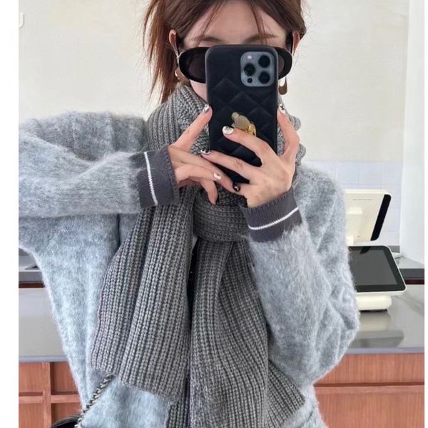 The new cashmere knitwear collection featuring classic letters is modern and fashionable made from pure wool knitting scarf For women High quality