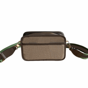 Elegant and luxurious designer single shoulder bag with a fashionable chain strap, versatile cross-body, modern single shoulder bag for daily use.