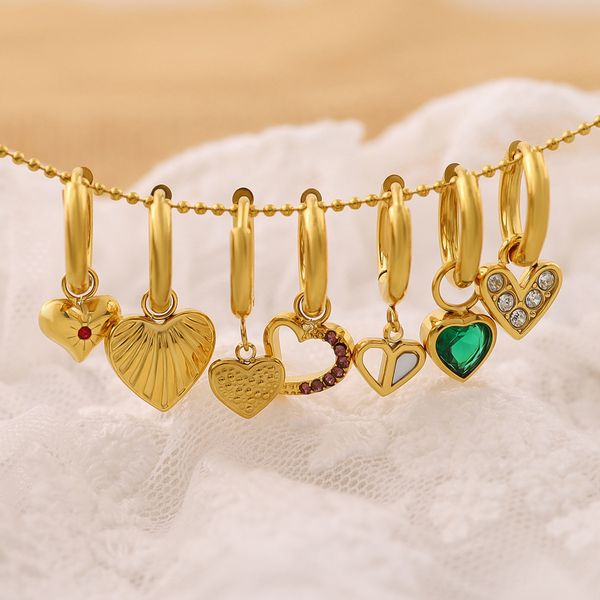 Chic Feminine Accessory: Vintage-Inspired Yellow-Golden Hearts Adorned by Brilliance