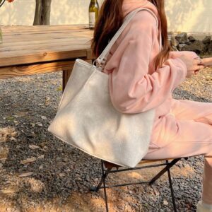 Street trend niche design large capacity and textured tote bag for women versatile and trendy early spring new popular shoulder bag