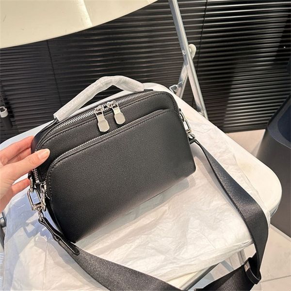Mens Messenger Bags Man Crossbody Bag Designer Shoulder Bags Men Business Flaps Small Size Leather 4 Color