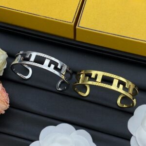 Designer Bracelet Bangle Designer Jewelry 18K Gold Plated Letter Stainless Steel Open Bangle Fashion Luxury Cuff for Womens Brand Jewelry