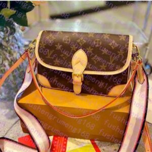 Luxurys designer bag Diane Baguette Women Cross body Canvas Strap Shoulder Bags hobos bags Wallets card holder totes leather clutch purse women tote bag hangbags