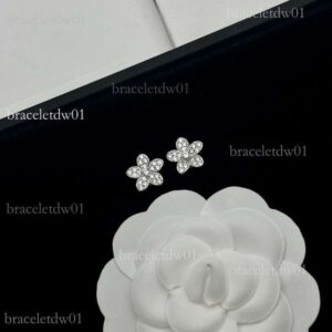 Graffjewelry's High-end Plum Blossom Collection Elegant Floral Design For Ladies Ladies' Jewelry Designer Exquisite And Luxurious Jewelry All-diamond Earrings