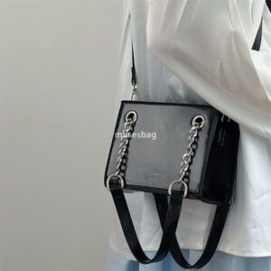 European and American retro small square bag women's new versatile one shoulder princess bag high-end texture niche design simple handbag