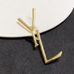 Classical brooch designer letter retro gift gold color pins women fashion broche large beads female clothes suit alloy brooch for hats classics