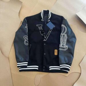 vuittons Mens Jackets designer Classic l Vintage Baseball Varsity Coat Loose Mens Women Outerwear Wool Flocking Leather Single Breasted Couples Warm Bomber 083