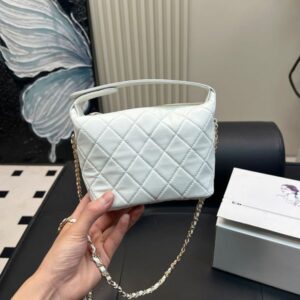 Women Classic Hobo Clutch Bag with Leather Handle Caviar Diamond Lattice Golden Hardware Matelasse Chain Portable Makeup Purse Crossbody Shoulder Tote 15x11cm