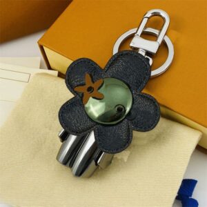 Unisex Key Chain Fashion Designer Keychain Classic Flowers Leather Keyrings for Women Llaveros Mens Luxury Bag Charm Keychains