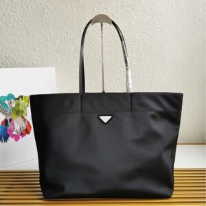 DA Wholesale Luxury Designer Brands Shopping Bags Women Triangle Label Waterproof Leisure Travel Bag Large Capacity Nylon Mommy Tote Ladies Shoulder Bag Handbag