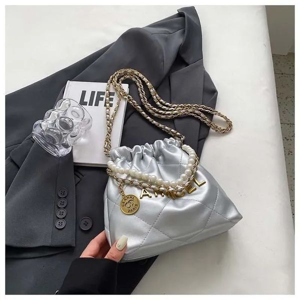 Designer bag fashionable luxury handbag shoulder bag new casual handbag fashionable luxury women's daily crossbody bag small hand-held wallet 011