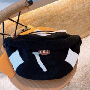 Designer Women fur Teddy Fanny Pack Bag Luxurys Designers Bags Paris Brand Lambswool Fur Plush Printed Crossbody Waist Handbags Woman Lambs