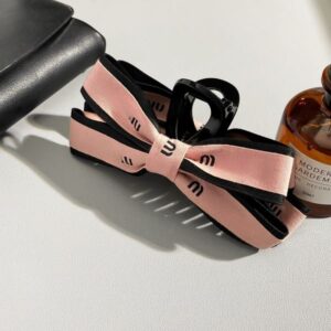 The bow-shaped hairpin with a clasp and a hairband has a diamond-encrusted design It is fashionable and versatile available in various styles