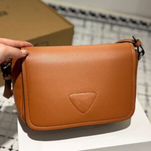 Designer bags Men Classic bags Cowhide Leather Messenger bag Luxurys Shoulder bag Mobile phone bag camera bag Crossbody Bags Purse Card Credit card slot 23m