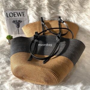 Designer women's high-quality retro practical large capacity handmade trendy woven holiday travel shoulder bag simple and fashionable grass woven bag