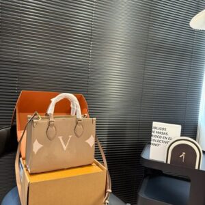 Designer Shoulder Bags Tote bag with classic 3D printing for daily wear and commuting Cross Body