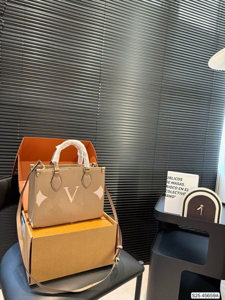 Designer Shoulder Bags Tote bag with classic 3D printing for daily wear and commuting Cross Body