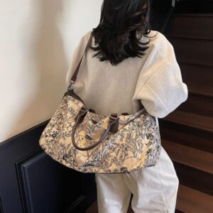 Men's Large Capacity Shoulder Bag 2025 New Women's Luxury Brand Handbag Fashion Design Personalized Leisure Commuter Travel Bag Outdoor Commuter Bag