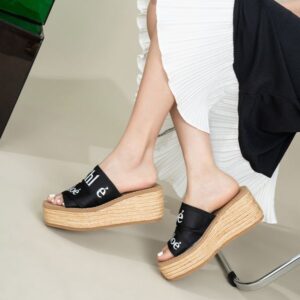 Stylish Women's Cross Weave Flats with Thick Spongy Soles – Perfect for Summer Casual Wear & Beach Outings