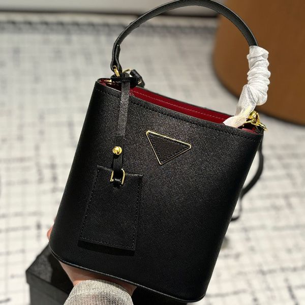 Real Designer Quality leather Women luxurys Crossbody bag Handbags Bucket bag Messenger bag Chain Bag Clutch Flap crossbody lady clutch Fortune bag 18m