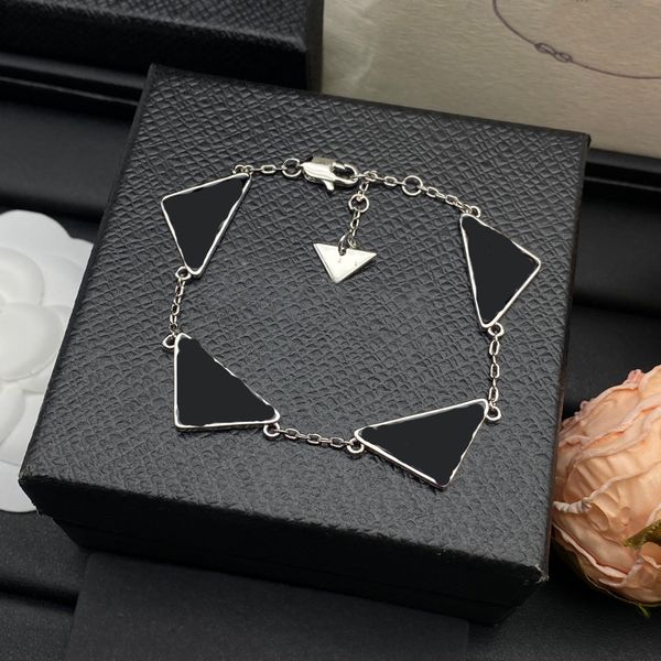 Luxury Designer Bracelet 18k Gold Plated Letter Bracelets Chain Charm Womens Brand Jewelry Rhinestone Party Gift Wedding Accessories