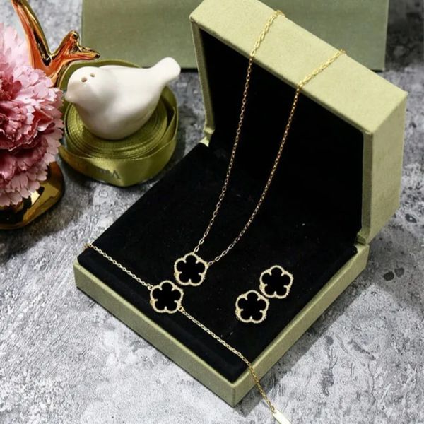 Pendant Necklaces Brand Clover Necklace Bracelet Earring Set High Quality Mother Shell Single Flower Medium Pendant Necklace Designer Jewelry Set