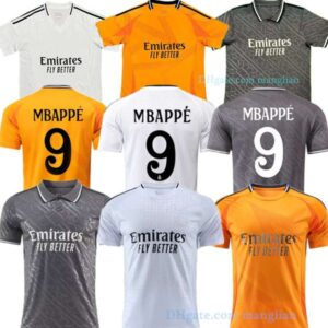 24 25 season soccer jerseys Kids set BELLINGHAM VINI JR Mens Mbappe Home Shirt 24/25 TCHOUAMENI football shirt CAMAVINGA RODRYGO Camisetas fans player Men jerseys