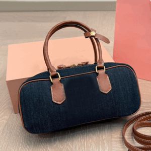 Retro bowling ball bag fashionable commuter bag luxury designer bag women's shoulder bag high-end handbag practical crossbody bag high-quality bag shopping bag