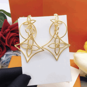 Fashionable luxury jewelry – letter-shaped diamond-set stud earrings with a retro charm, exuding an elegant earpiece feel for women.