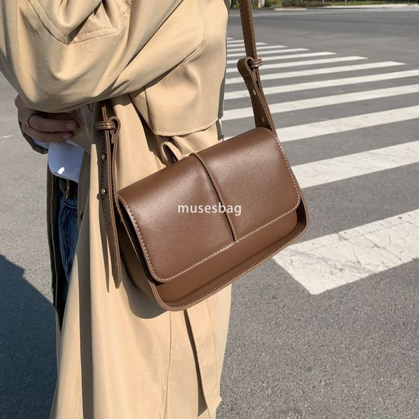 New urban minimalist style tote bag with a lid, large capacity bag women's retro single shoulder crossbody bag women's bag high-end and stylish small square bag
