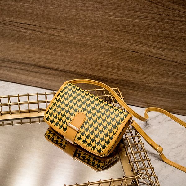 Cross-body Bag Retro Lock Fashion Bag Essential For Commuting Small Square Bag High-end Texture Designer Bag