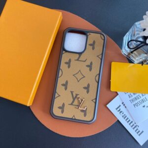 The designer of fashionable mobile phone case applies to the 16 pro max 15 14 13 12 lens film leather full package light model