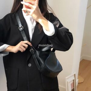 High quality niche design internet celebrity small bag textured crossbody daily student spring/summer new ins dark color casual soft bag for women