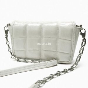 Summer New Small Square Bag Buckle Decoration Quilted Handheld Crossbody Shoulder Bag Lazy and Cute Handheld Bag Essential for Travel Small Bag