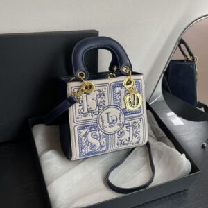 Bag female spring and summer all kinds of new fashion embroidery bucket handhold cross body Dai Fei bag 2025