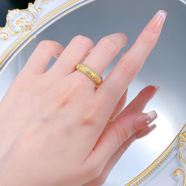 Sophisticated Francophile Charm: Classic Four-Leaved Lucky Ring Crafted from Sparkling Crystals