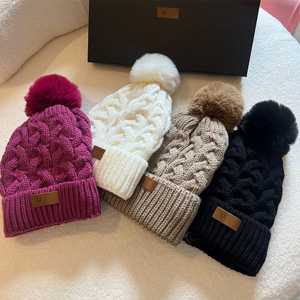 Designer Fashion Knitted Hat Classic Winters Men's and Women's Pom-pom Hat Fashion Leisure Classic Versatile Autumn And Winter Hats