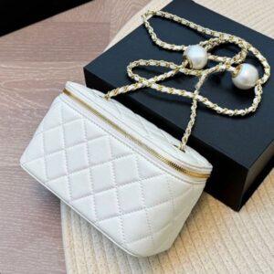 Designer bag Makeup Bag Gold chain double pearl ball Crossbody Bag Small Vanity With Chain quality leather Crossbody Bag saddle bag luxurysH andbags 17m