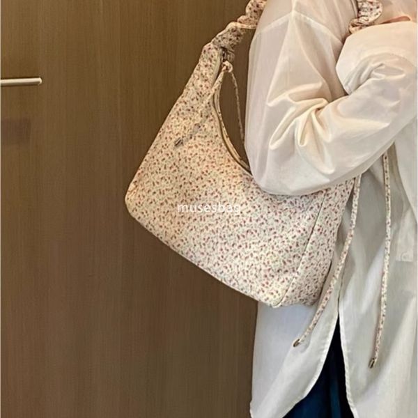 Niche Design Instagram Spring/Summer Folded Flower Crossbody Bag New Niche Design Large Capacity Shoulder Bag Sweet Drawstring Commuter Bag